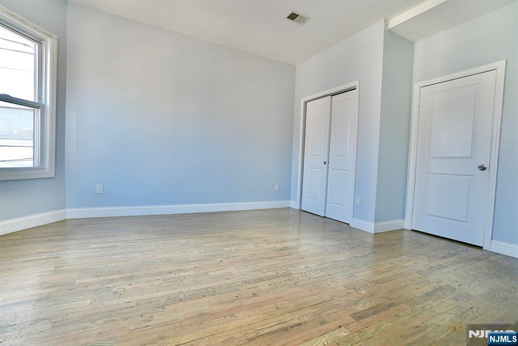 233 Bayview Avenue - Photo 4