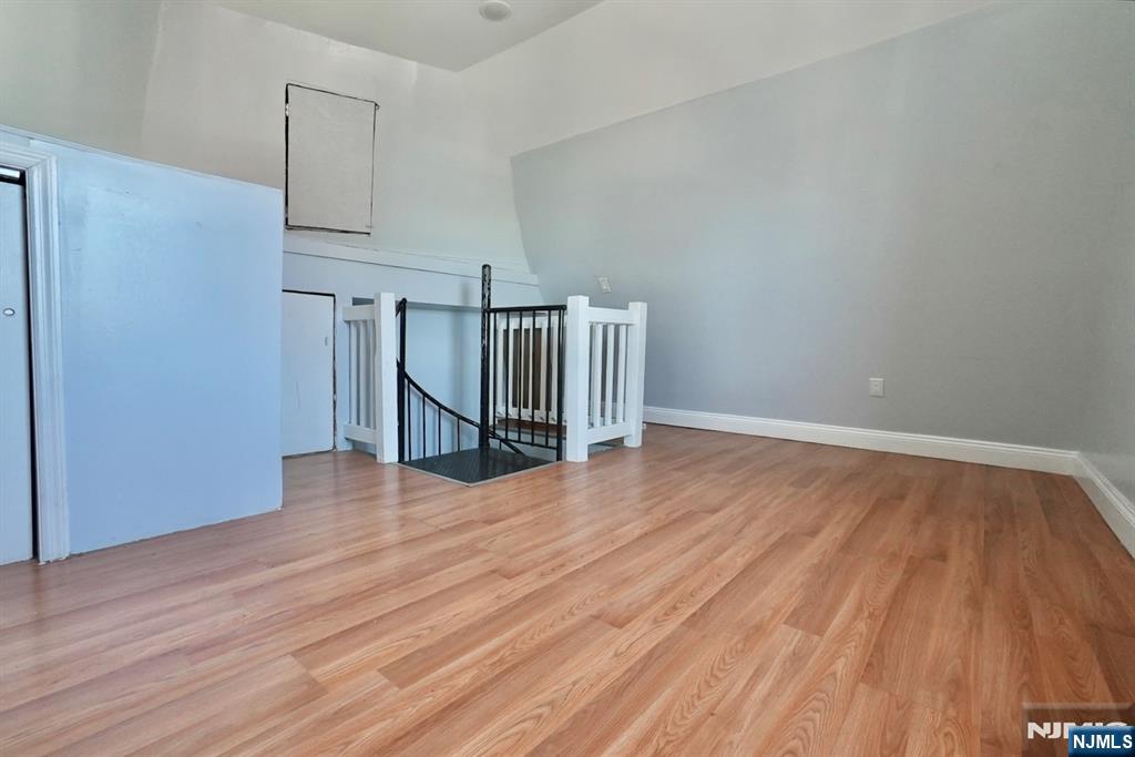 233 Bayview Avenue — photo 8