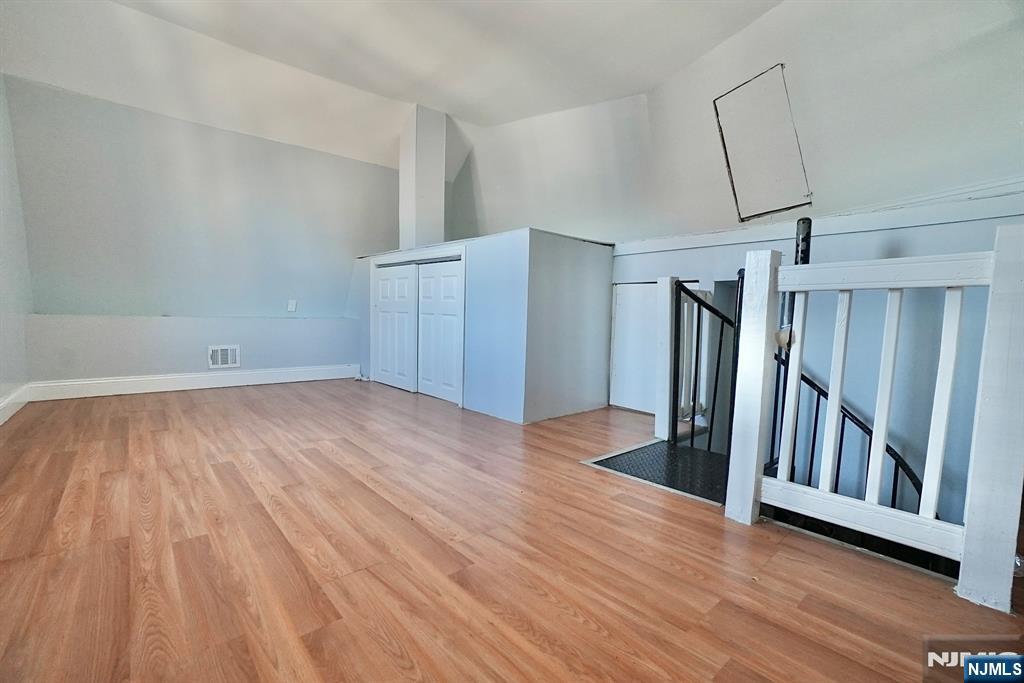 233 Bayview Avenue — photo 9