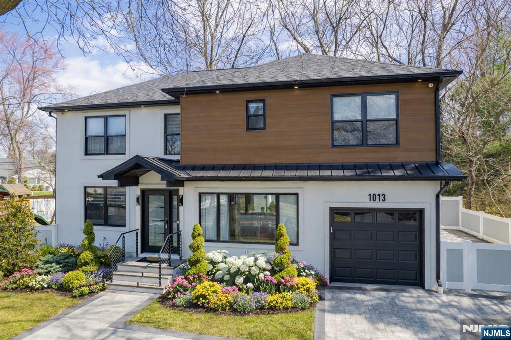 1013 Boulevard - Photo 1