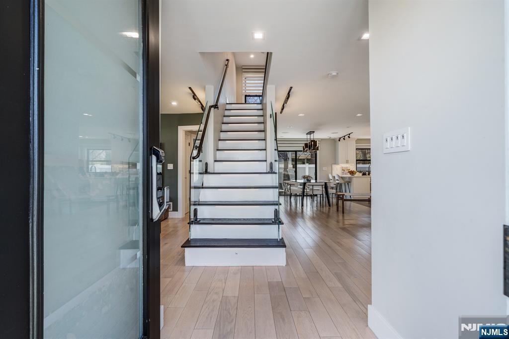 1013 Boulevard - Photo 2