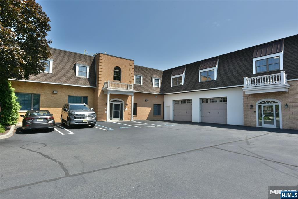 555 Goffle Road UNIT 220, Ridgewood, NJ, 07450