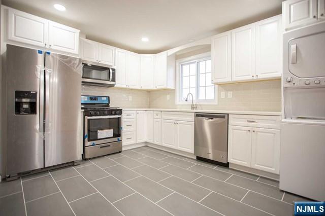 473 Lincoln Street B - Photo 3
