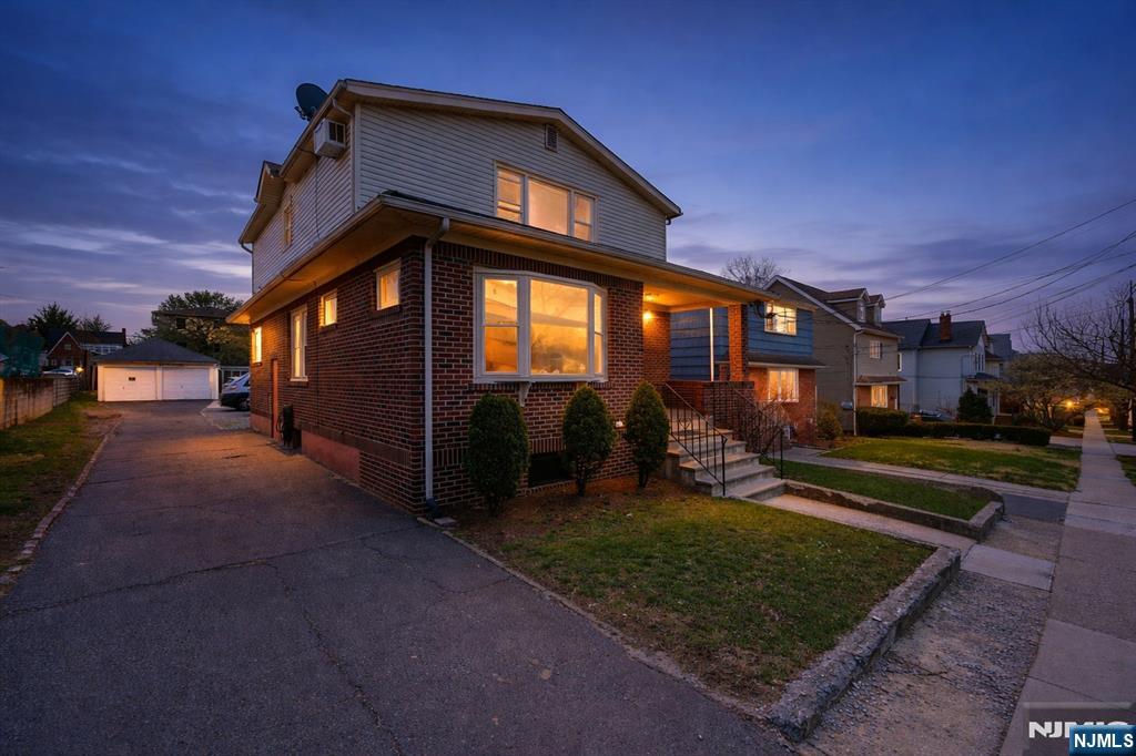 554 Kingsland Avenue - Photo 1