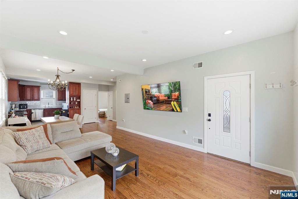 554 Kingsland Avenue - Photo 4