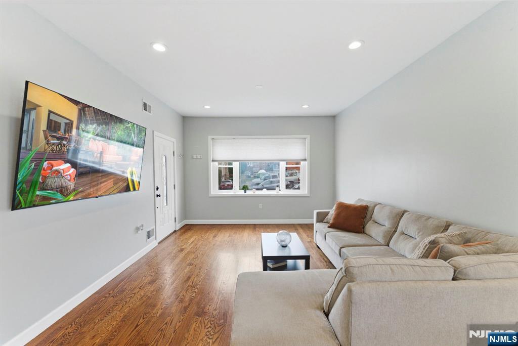 554 Kingsland Avenue - Photo 5