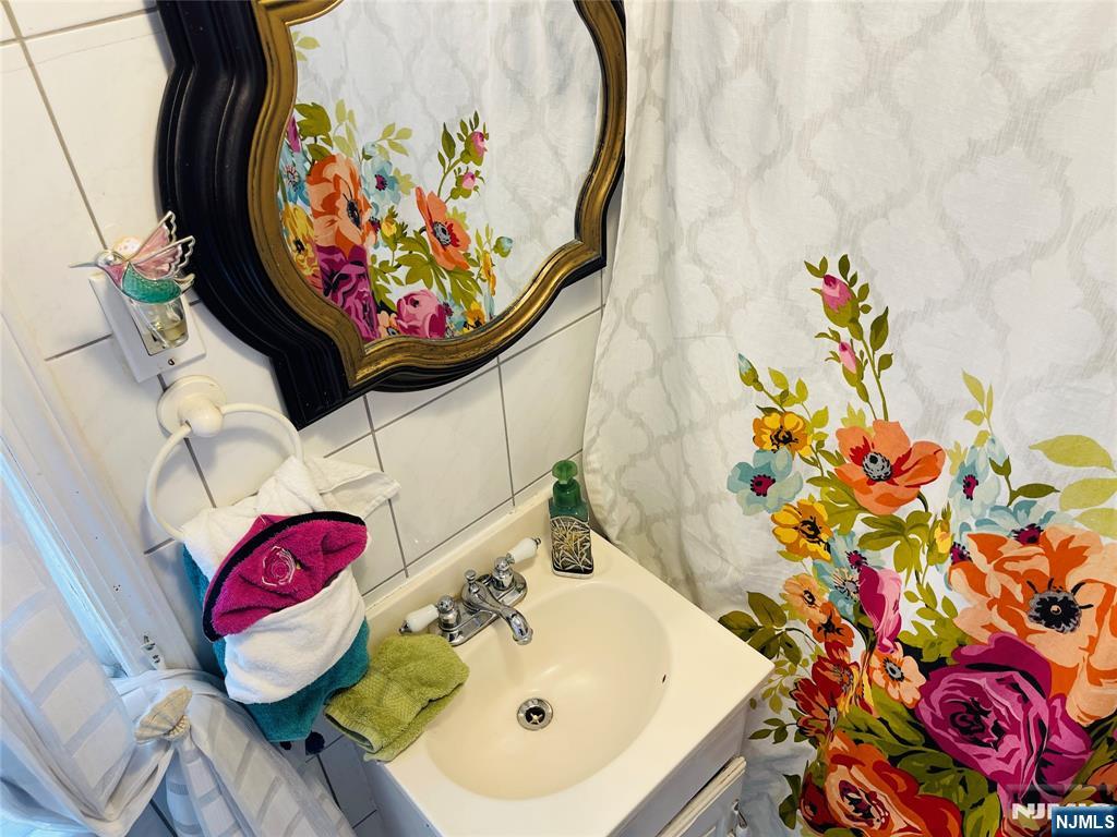 108 Bellevue Avenue, Elmwood Park, NJ, 07407