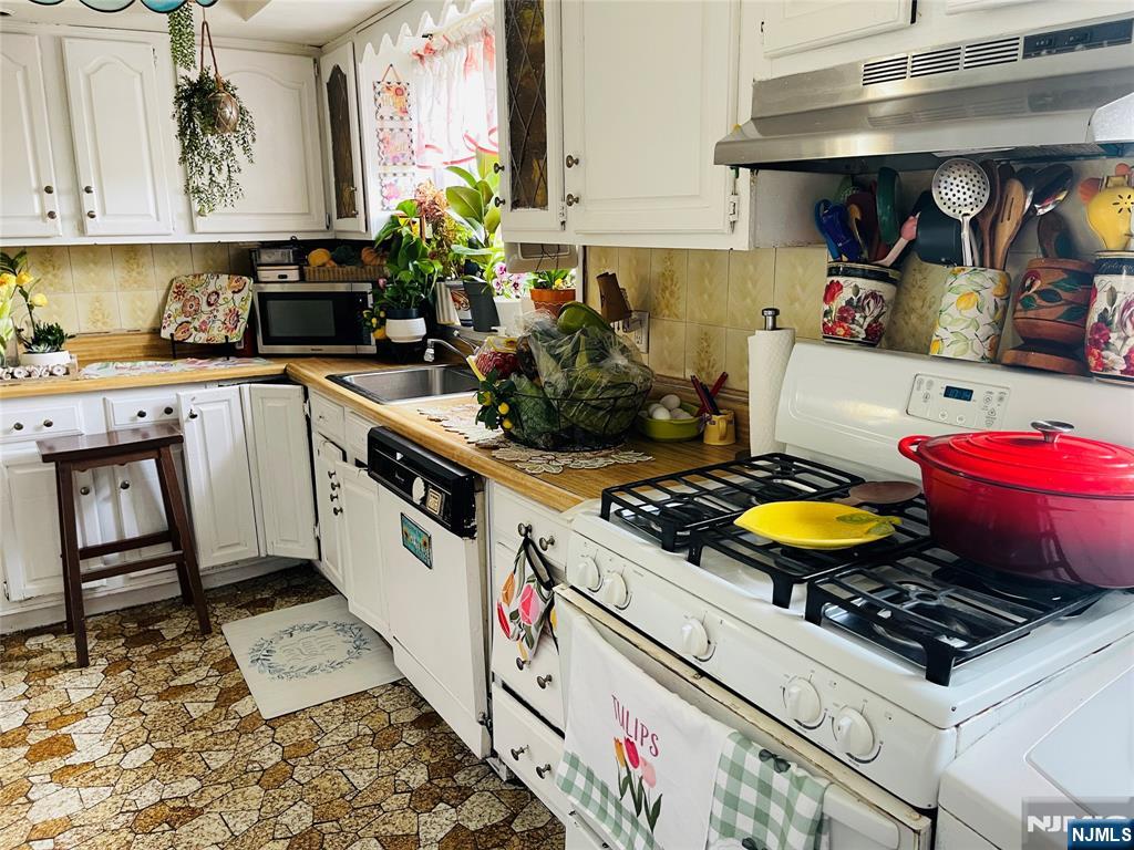 108 Bellevue Avenue, Elmwood Park, NJ, 07407