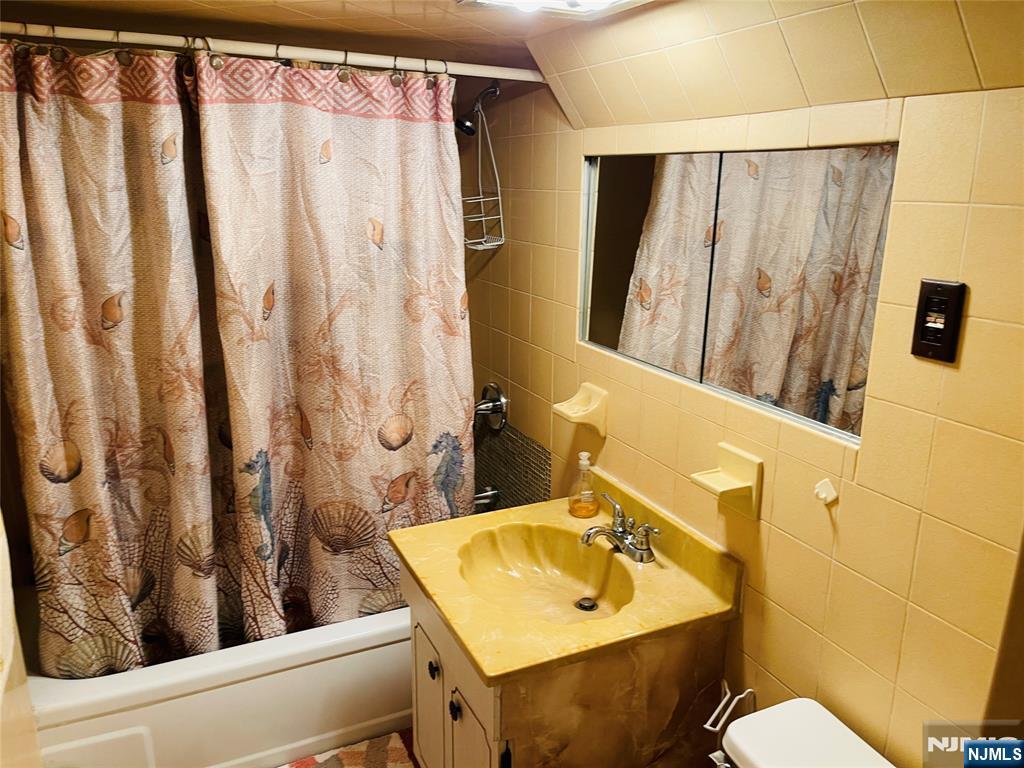 108 Bellevue Avenue, Elmwood Park, NJ, 07407