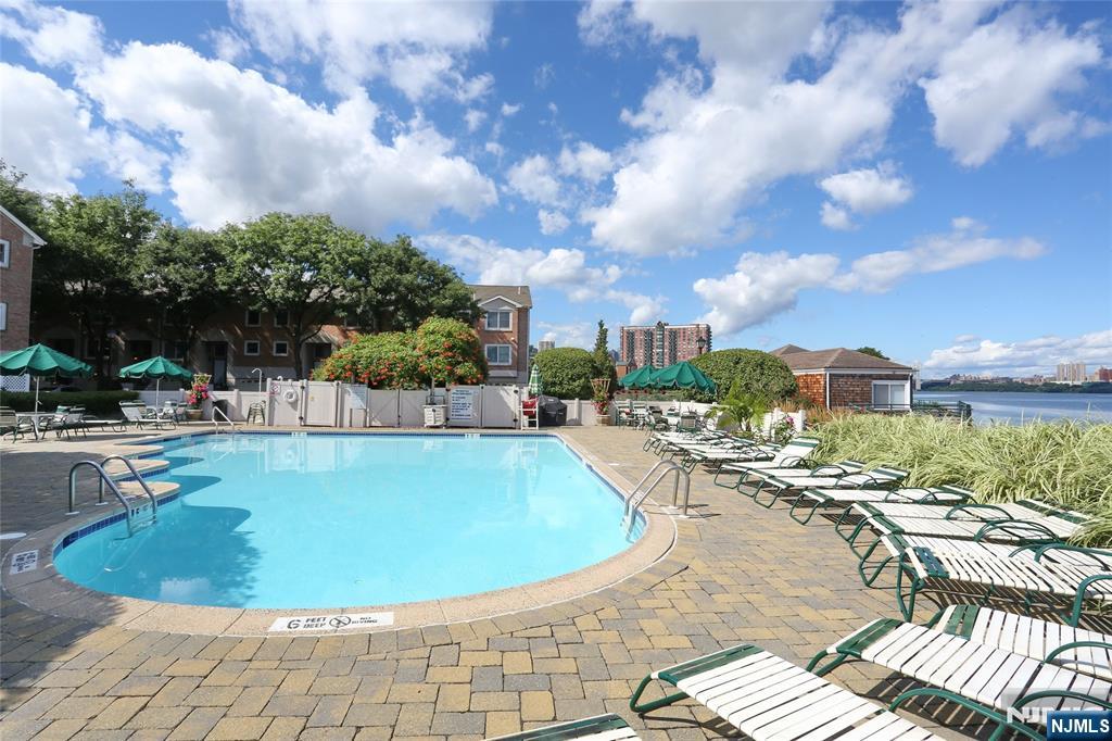 1523 8th UNIT 2, Fort Lee, NJ, 07024