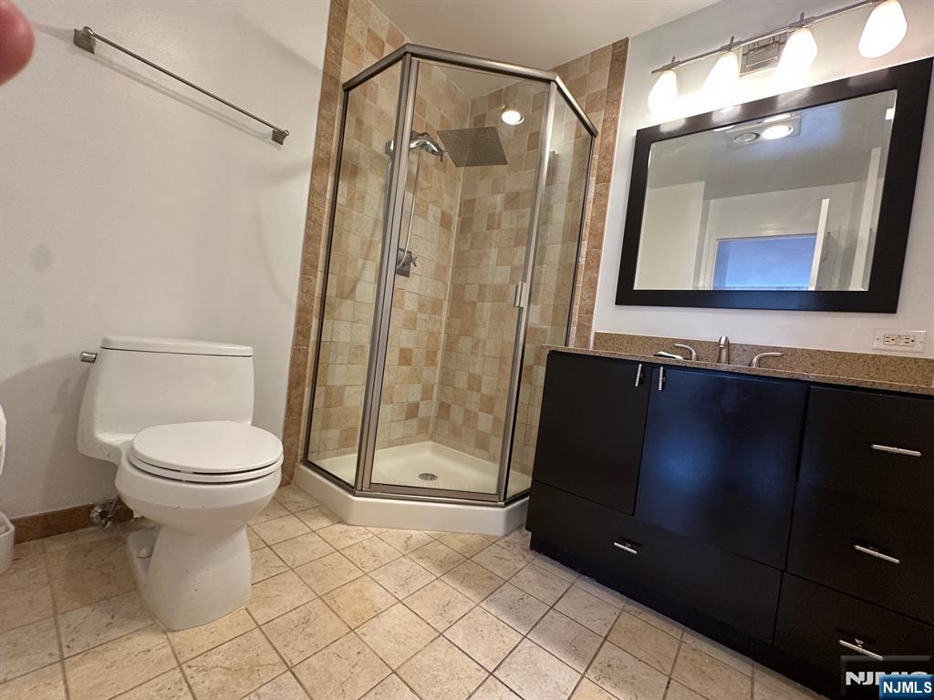 200 Grand Cove UNIT 5H, Edgewater, NJ, 07020