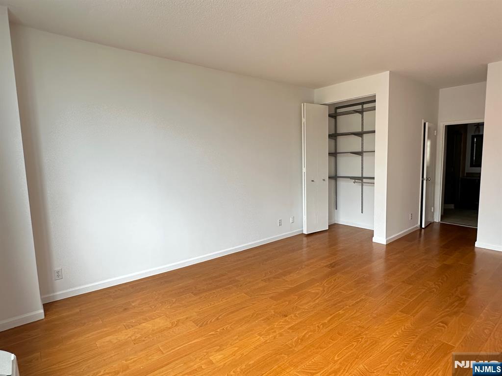 200 Grand Cove UNIT 5H, Edgewater, NJ, 07020