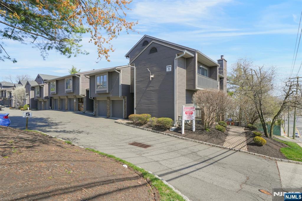 855 Valley Brook Avenue #1B