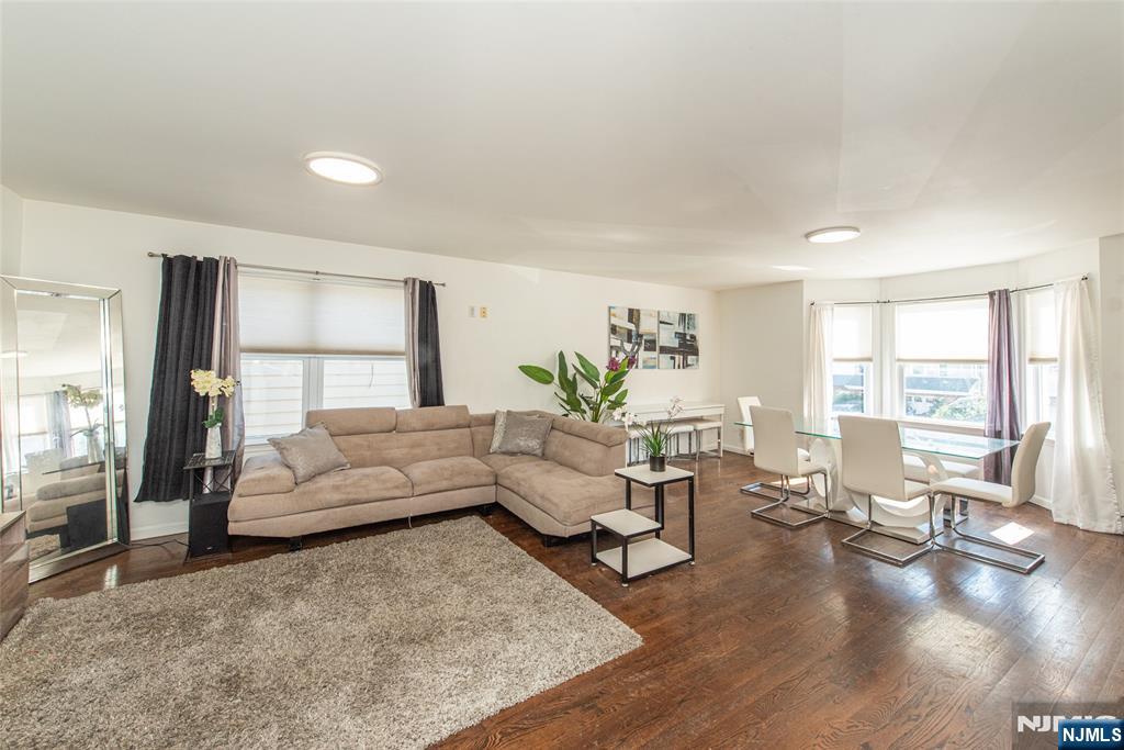 543-545 Livingston Street - Photo 2