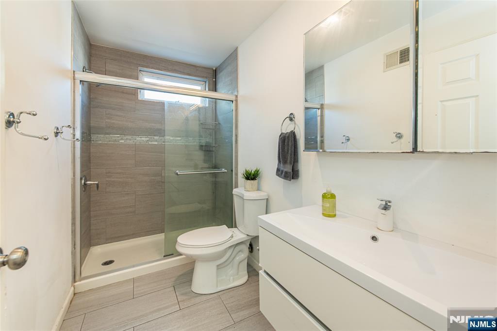 543-545 Livingston Street — photo 14