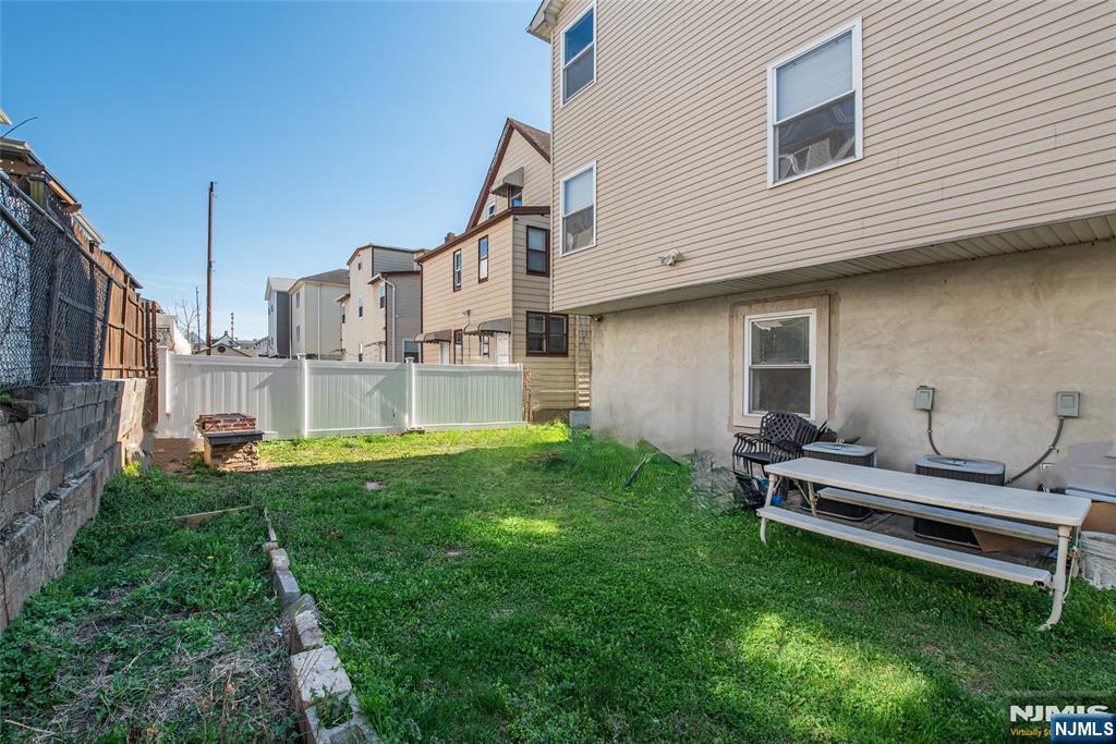 543-545 Livingston Street — photo 44