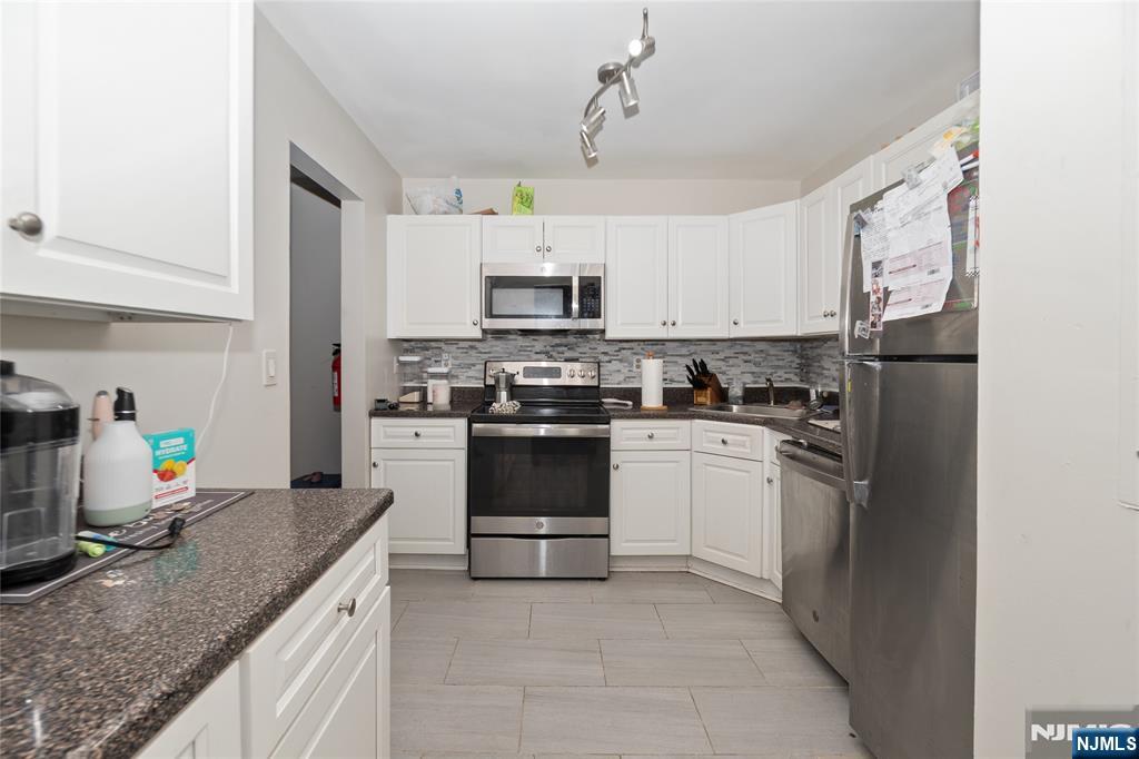130 Sherwood Avenue 7 - Photo 4