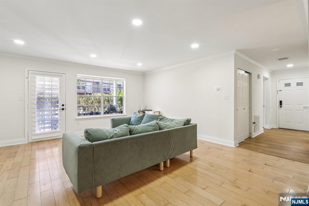 400 Crown Court 561 - Photo 4