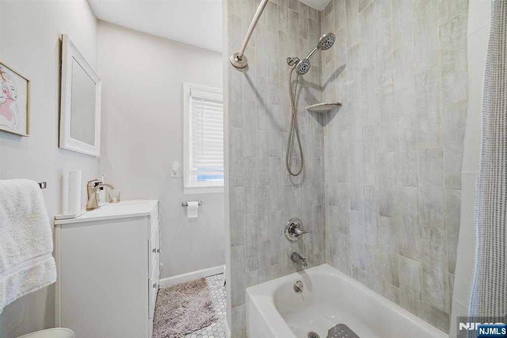2nd floor full bath