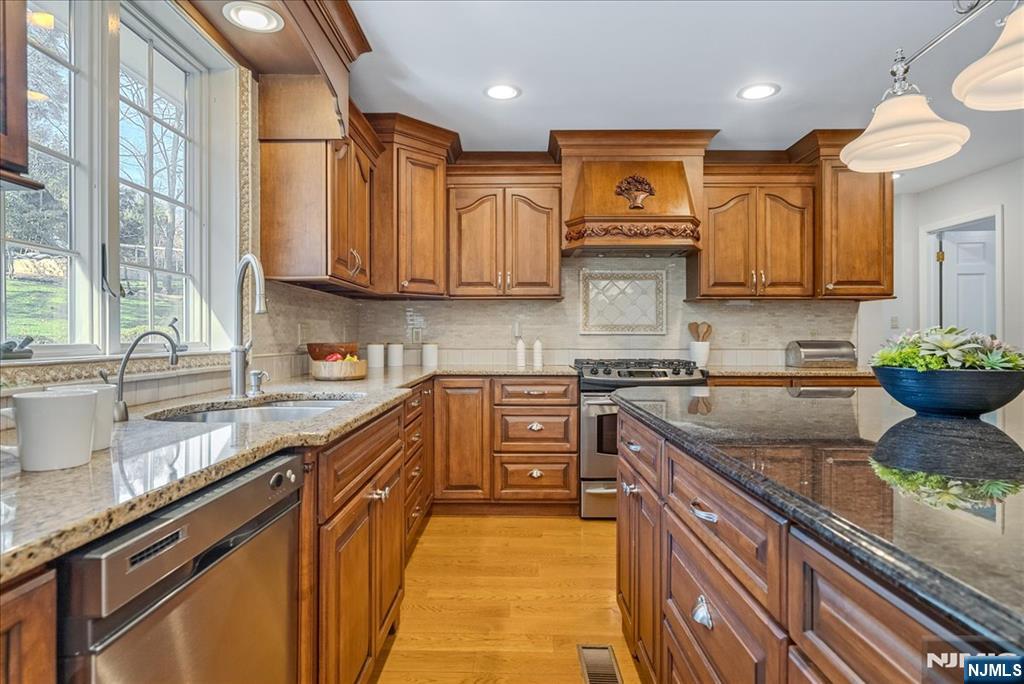 5 Edgehill Road, West Orange, NJ, 07052