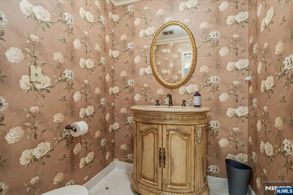 5 Edgehill Road, West Orange, NJ, 07052