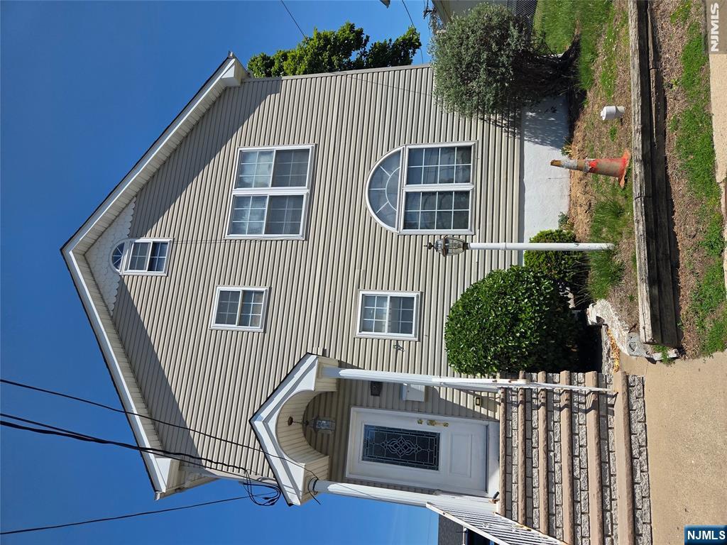 22 Broadway 2 - Photo 1