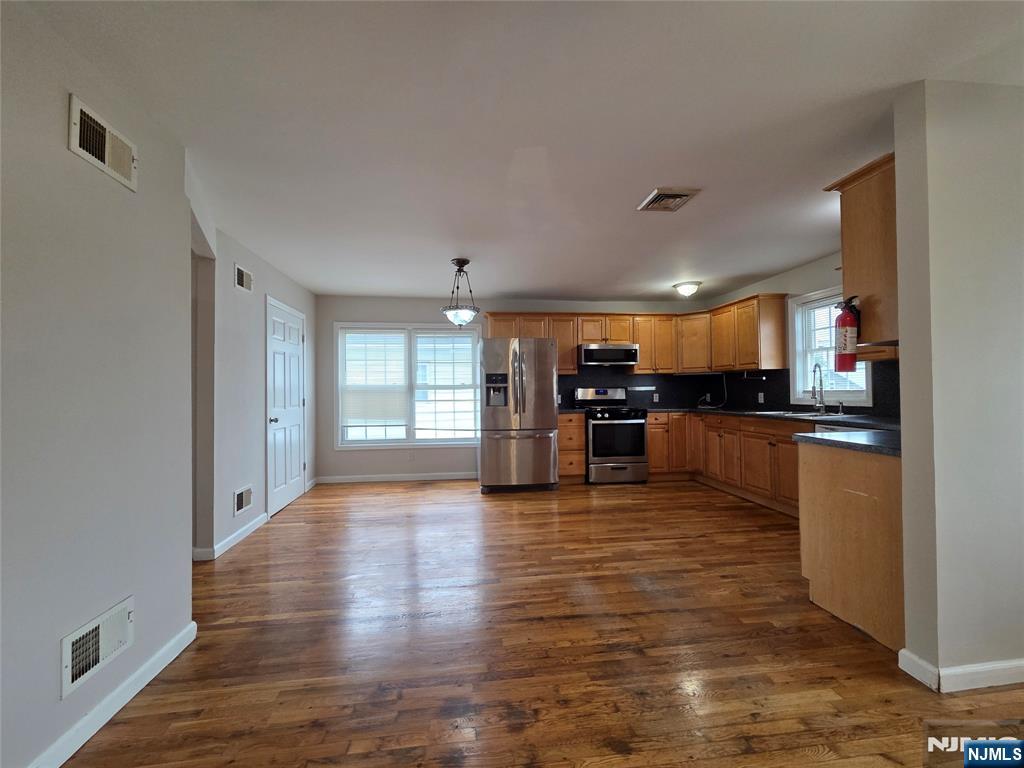 22 Broadway 2 - Photo 2