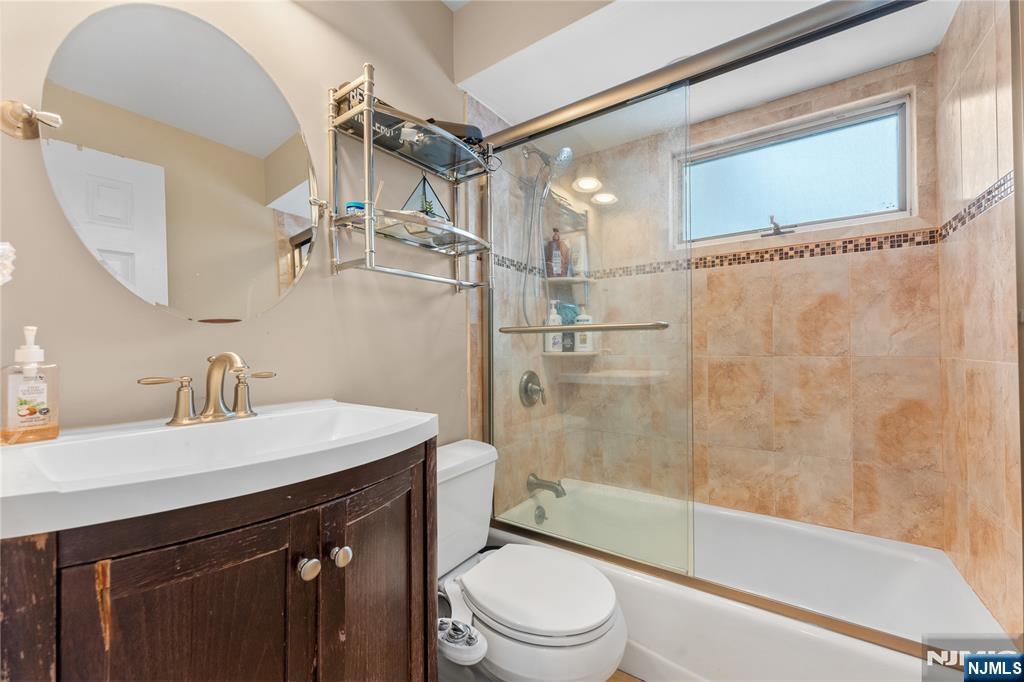 186 10th Avenue, Hawthorne, NJ 07506 Listing Photo  13
