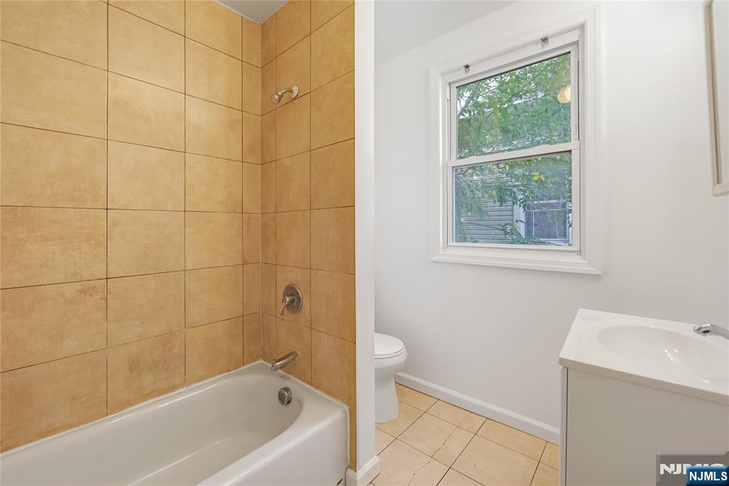 11 Carlton Street, East Orange, NJ, 07017