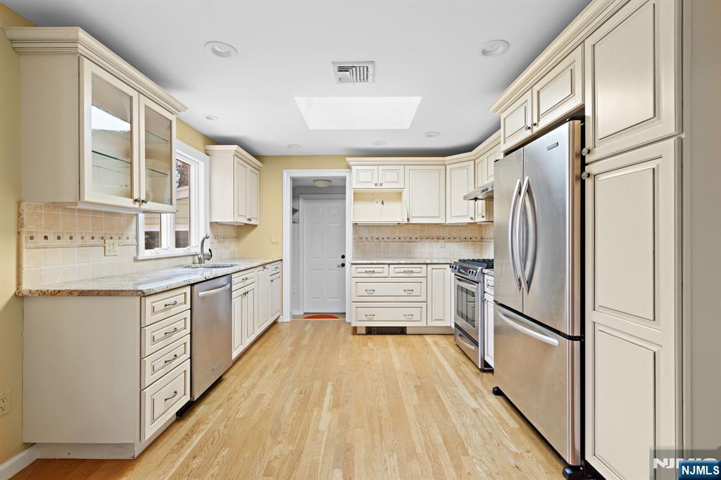 306 Sunset Boulevard - Photo 3