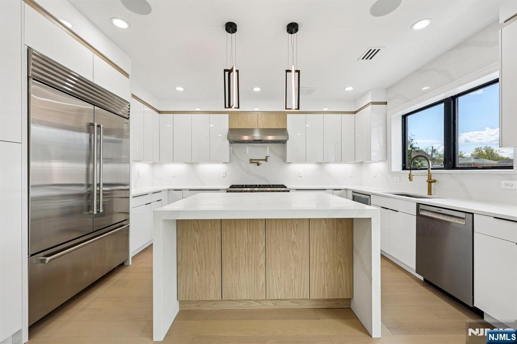 51 Albany Avenue - Photo 4