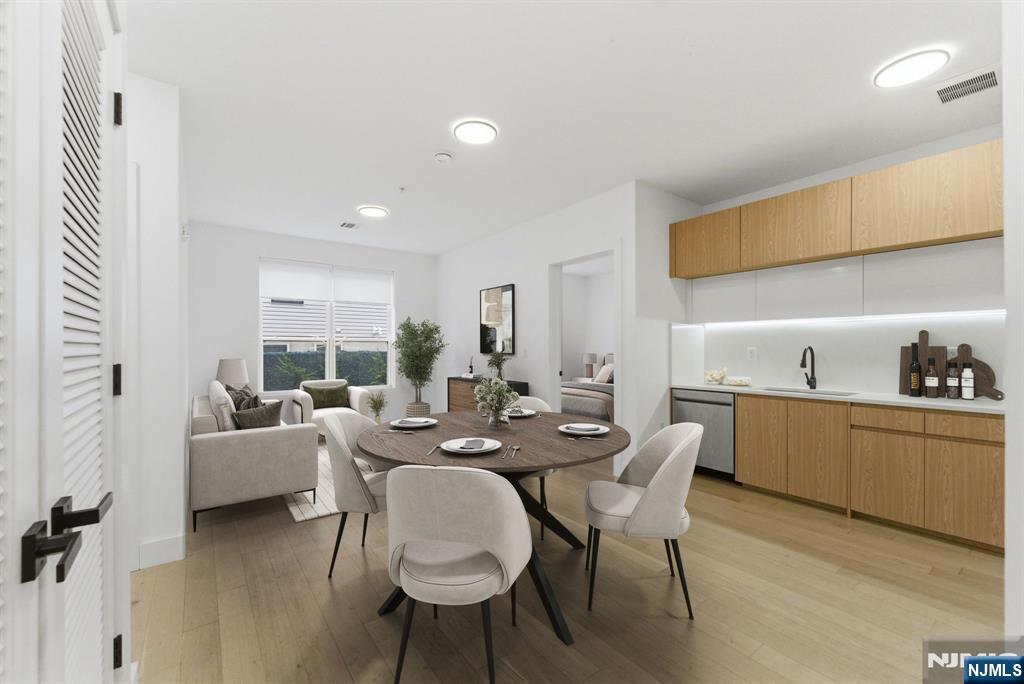 649 38th Street 203 - Photo 3