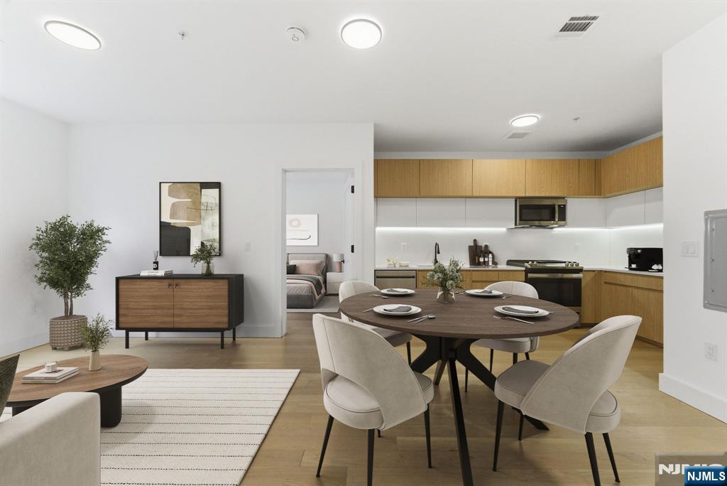 649 38th Street 203 - Photo 4