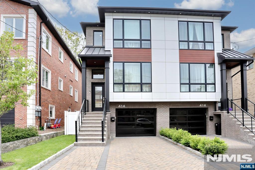 414 Lawton Avenue - Photo 2