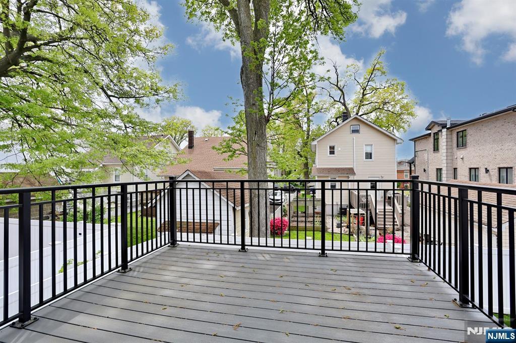 414 Lawton Avenue — photo 18