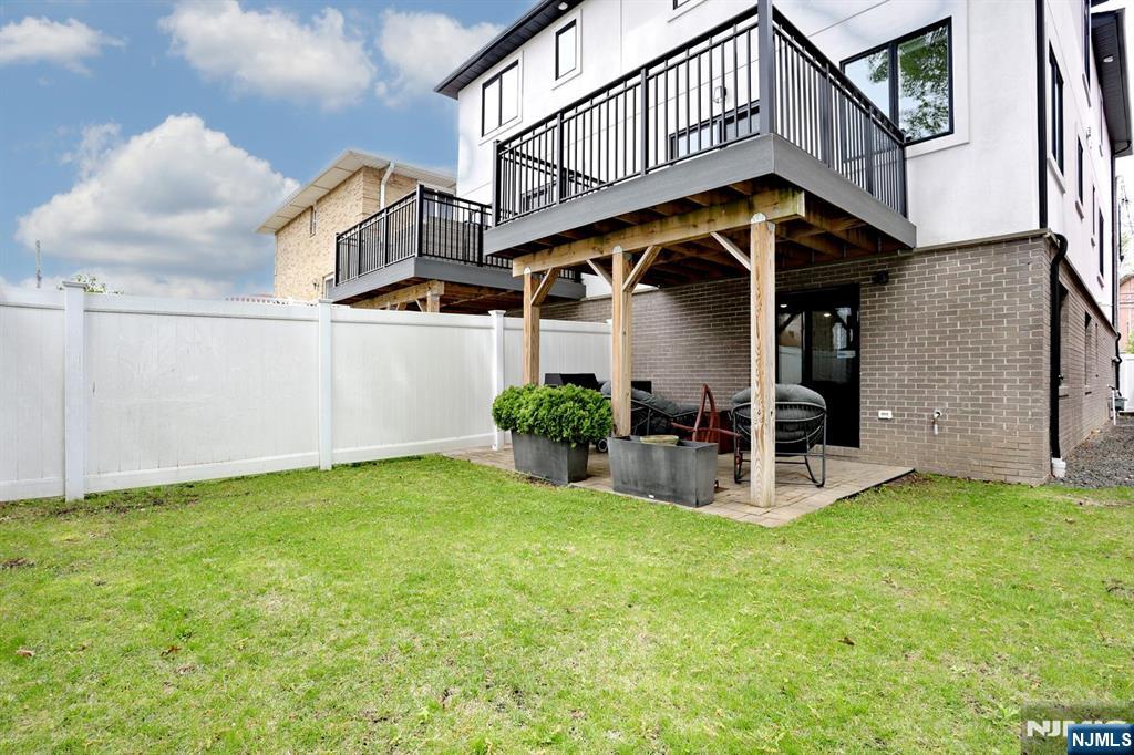 414 Lawton Avenue — photo 45