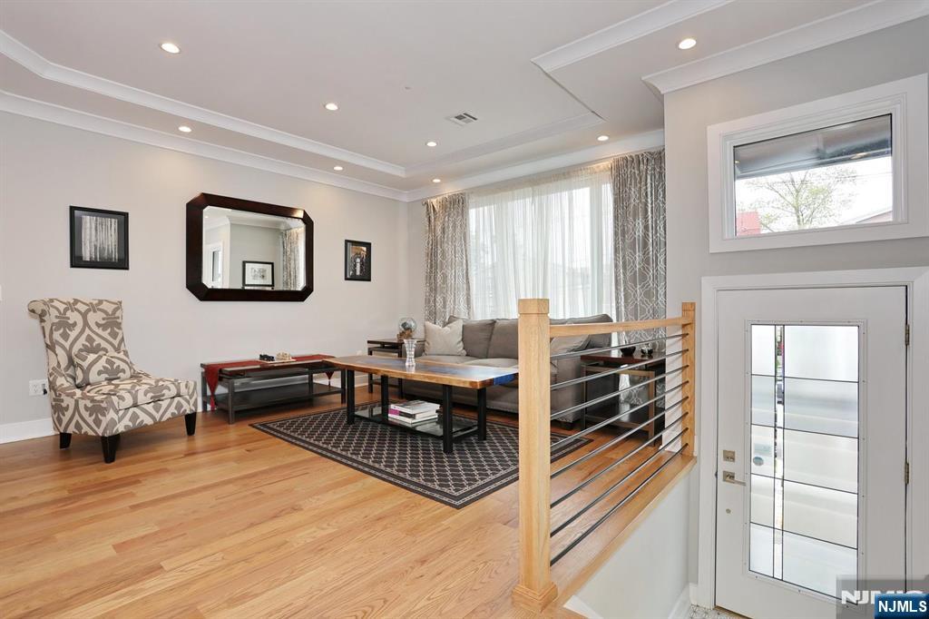 414 Lawton Avenue — photo 6