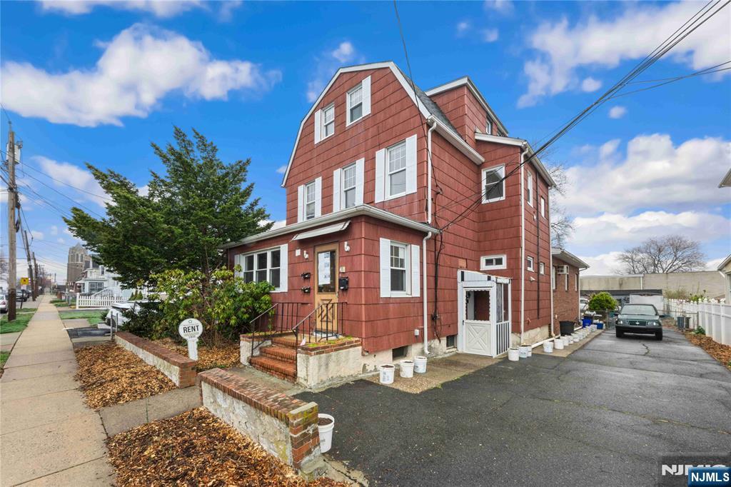 649 New Jersey Ave, Lyndhurst, NJ 07071