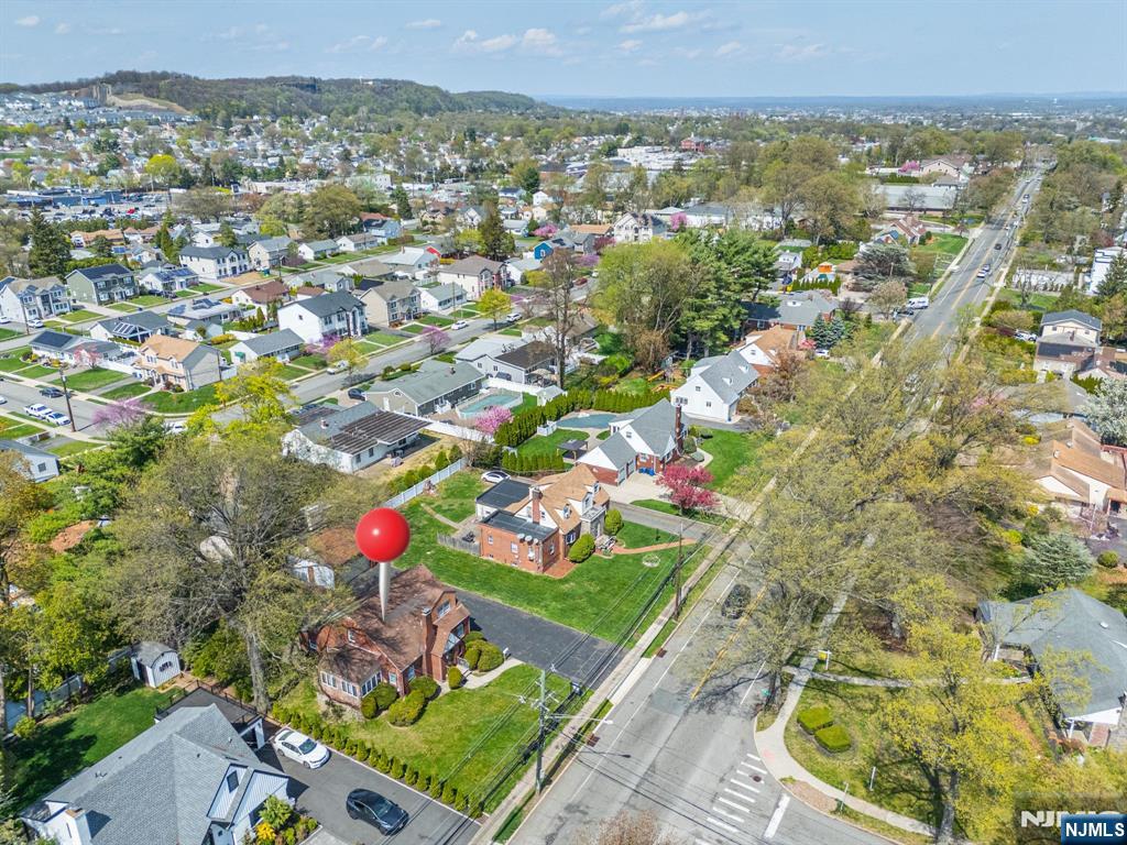 488 Grove Street - Photo 2