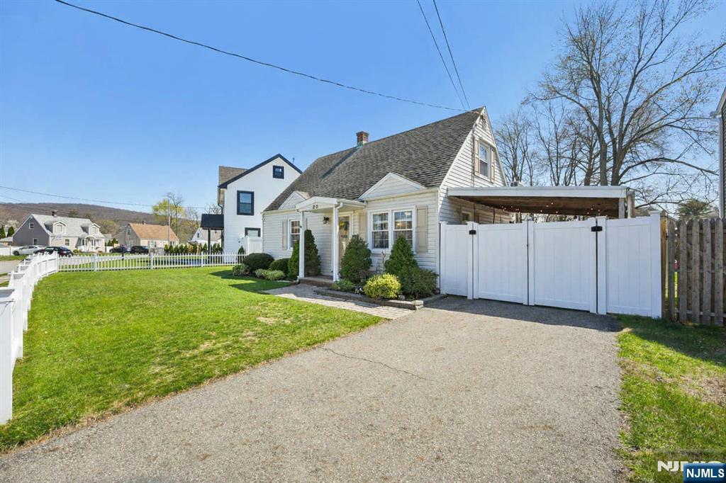 23 Smith Avenue - Photo 2