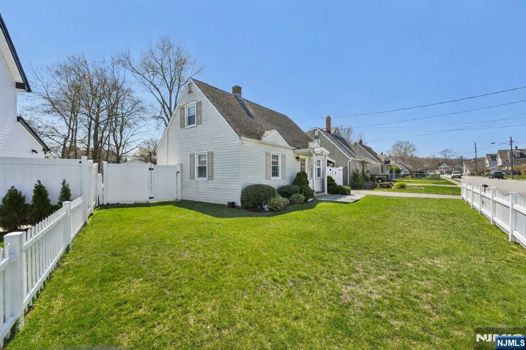 23 Smith Avenue - Photo 3