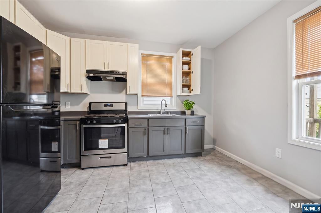 647 19th Street - Photo 4