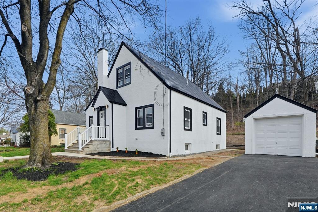 31 Saint Moritz Place - Photo 2