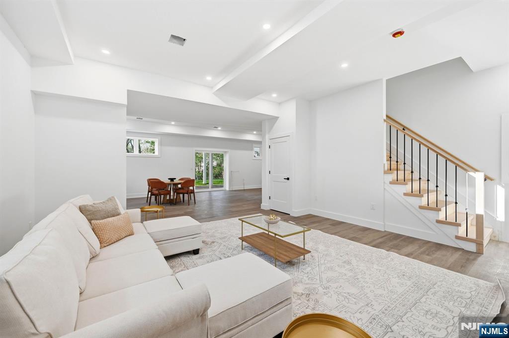 11 Elmwood Court — photo 29