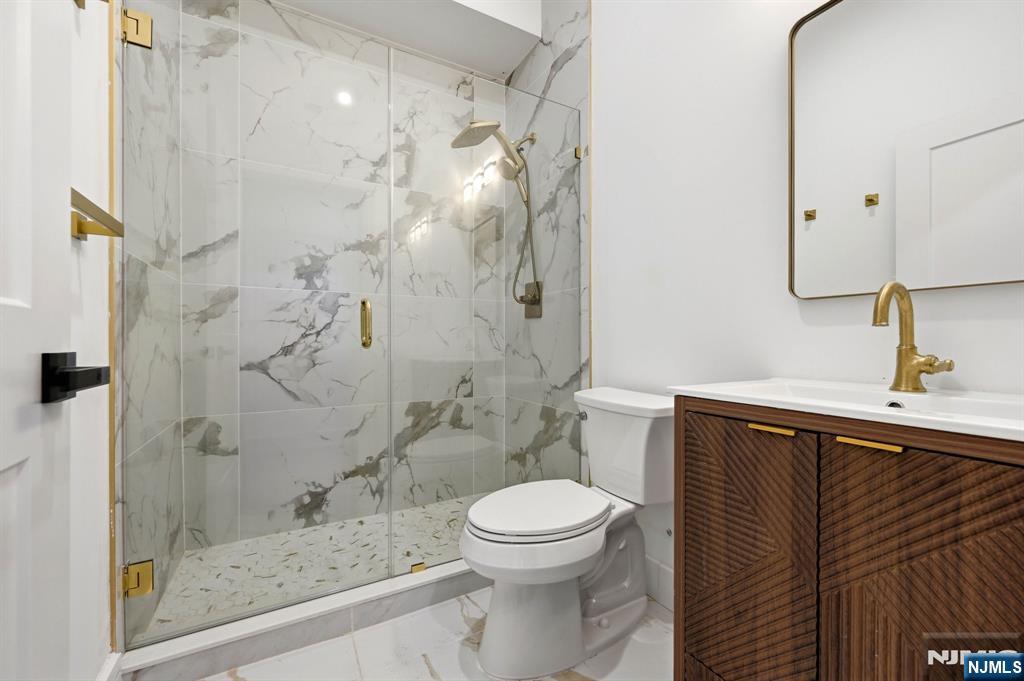 11 Elmwood Court — photo 32