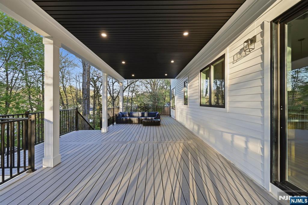 11 Elmwood Court — photo 36