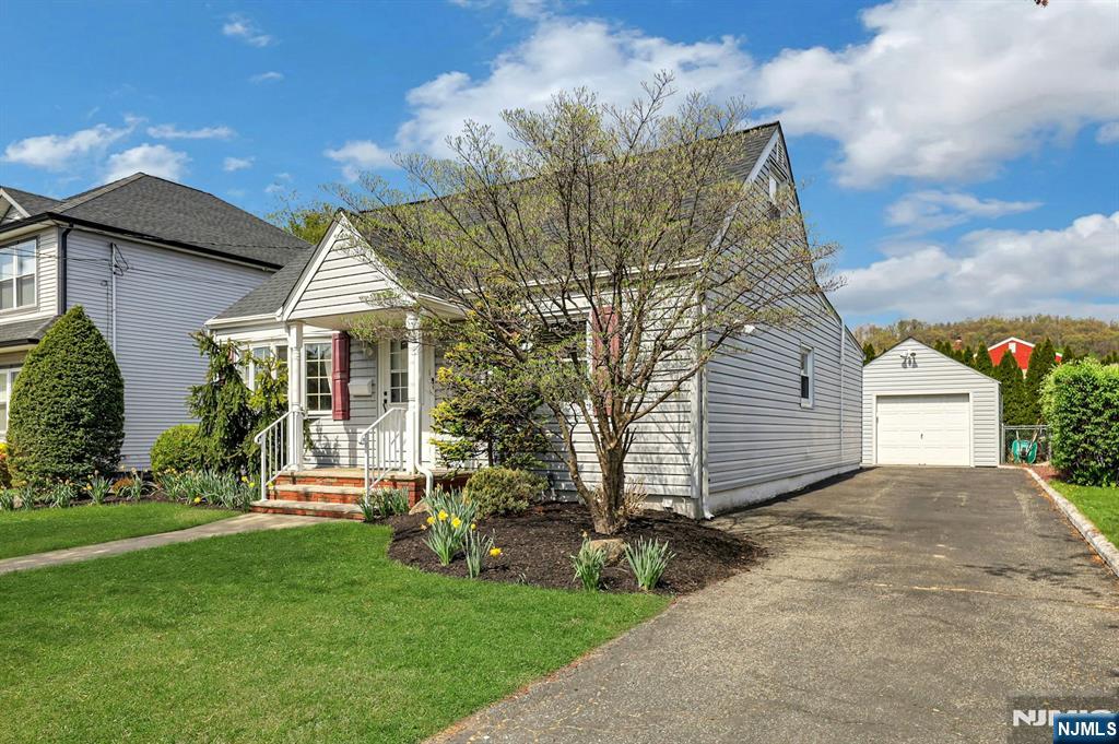 16 Maple Hill Road - Photo 1