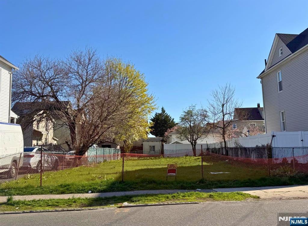 75 Campbell Ave, Hackensack, NJ 07601