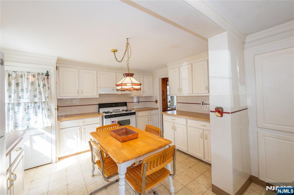 11 Oak Grove Road, Caldwell, NJ, 07006