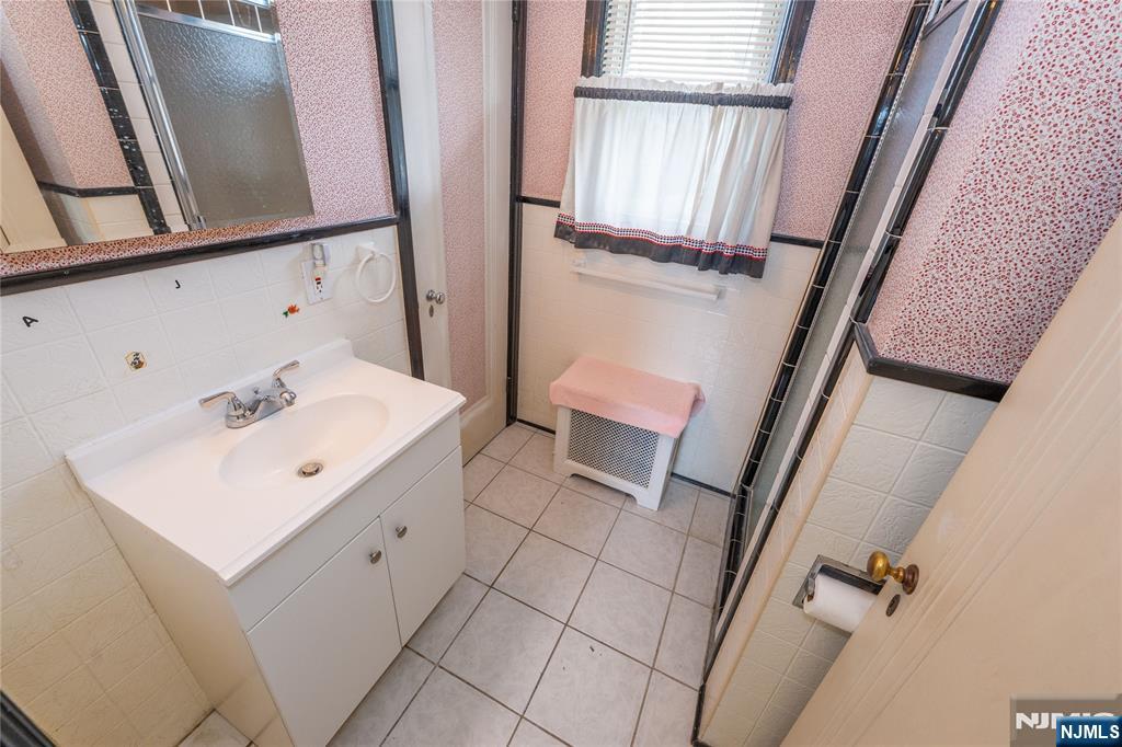 11 Oak Grove Road, Caldwell, NJ, 07006